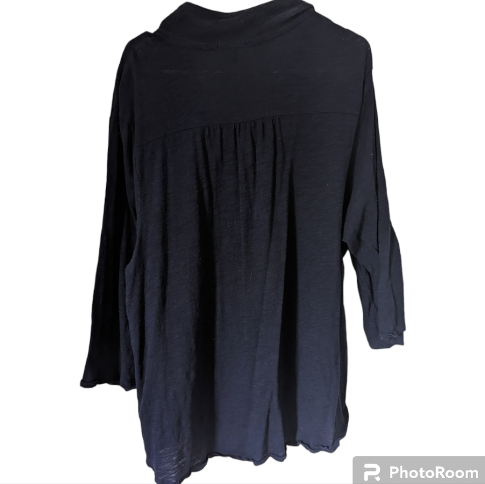 Gap button down top. - Picture 2 of 4